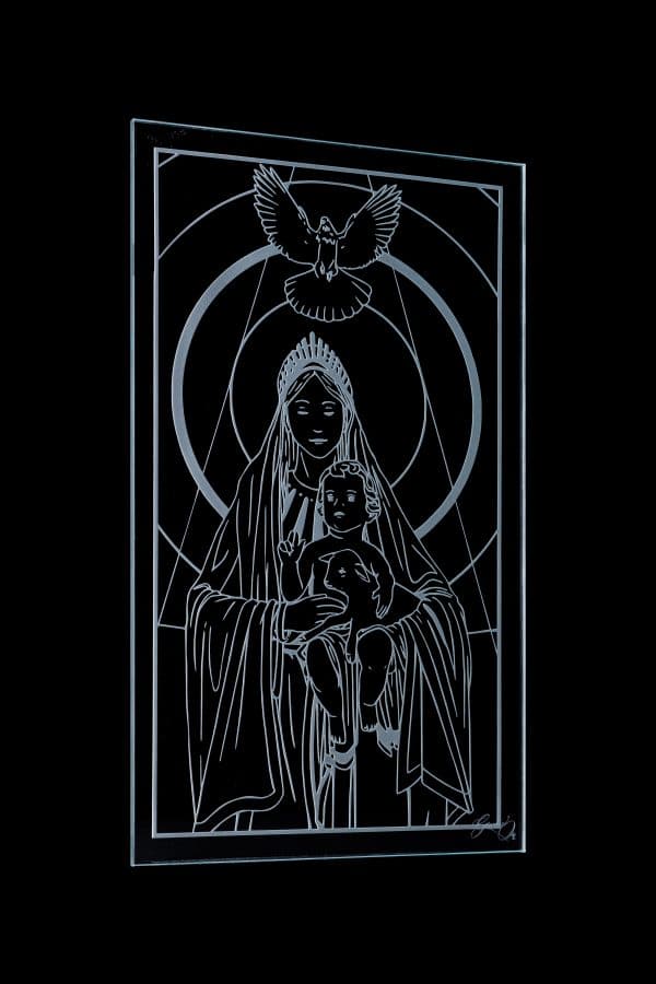 Grand buste de la Vierge Marie portant l’agneau et l’enfant Jesus.