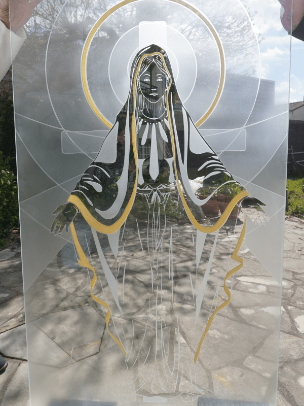 Vierge transparente