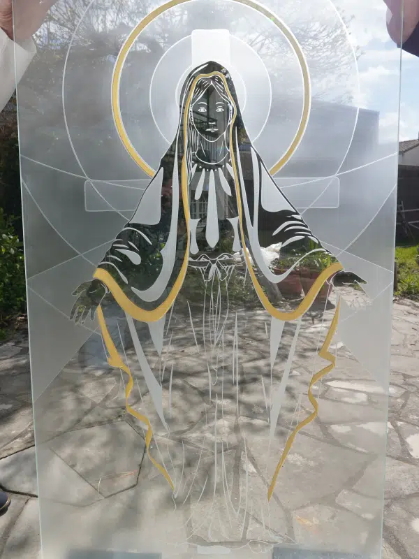 Vierge transparente