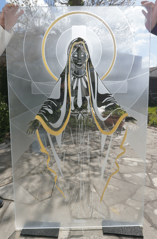 Vierge transparente