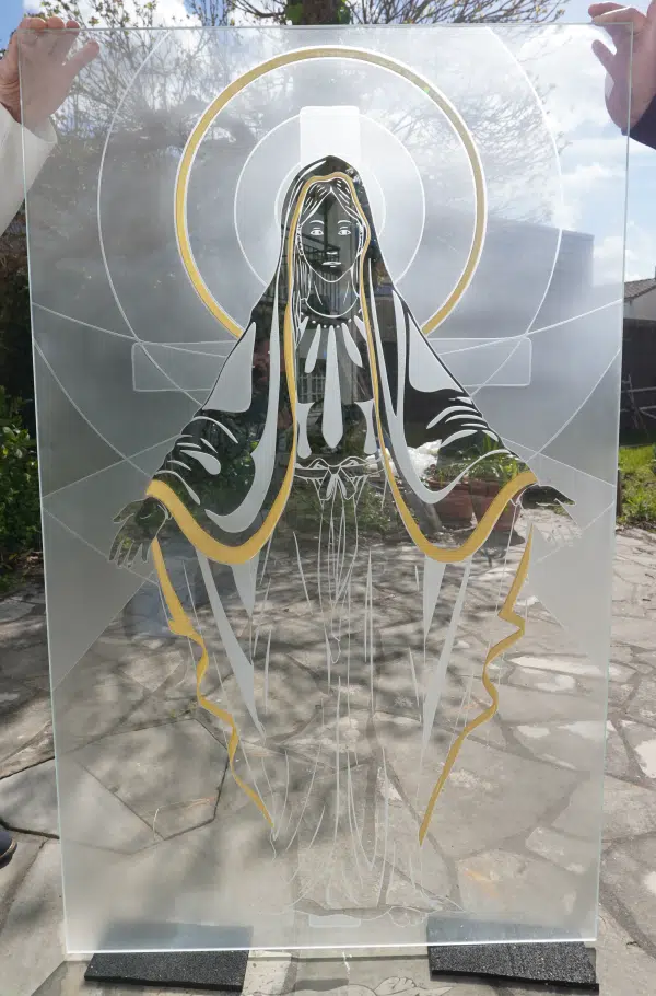 Vierge transparente