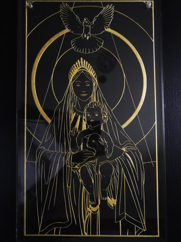 DSC00253 Grand buste Or avec biseau et trous de la Vierge Marie portant l’agneau et l’enfant Jesus.